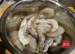 Illustration of how to make mushroom and shrimp mud balls 1