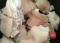 Illustration of making sauce-flavored pig's feet 1