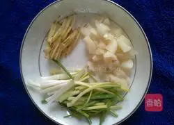 Illustration of how to make loofah and fried razor clams 1