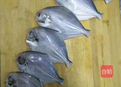 Illustration of braised large crystal fish 2