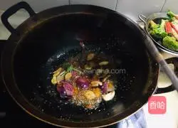 Illustration of how to make assorted shrimps in hot pot 7