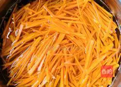 Illustration of how to make minced pumpkin shreds 1