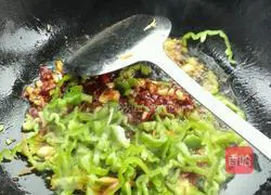 Illustration of how to make vegetarian fish-flavored shredded pork 7