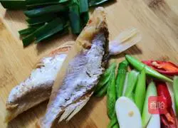 Illustration of how to make salted fish and eggplant 3
