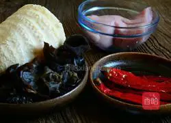 Illustration of how to make Sichuan fish-flavored shredded pork 1