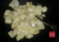 How to make stir-fried twice-cooked pork Illustration 4