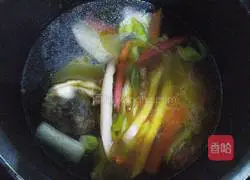 Illustration of Sichuan Sour Radish and Duck Soup 7