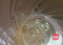 Illustration of how to decorate cakes with yogurt cheese mousse 6