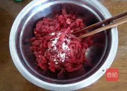 Illustration of how to make boiled shredded beef 1