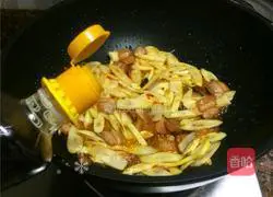 Illustration of how to make stir-fried pork with Huoxiang bamboo shoots 11