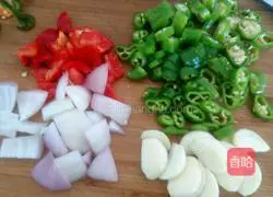 Illustration of how to make Xiangxi stir-fried pork 3