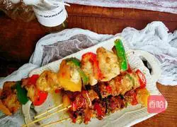 Illustration of the pan version of chicken skewers with colored pepper 10