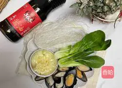 Mussel vermicelli in a pot Illustration 1