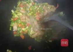 Illustration of how to stir-fry pork belly with garlic sprouts and peanuts 8