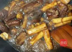 Illustration of how to make sweet and sour pork ribs with yam and chestnut 10