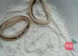 Illustration of how to make cumin squid rings 3