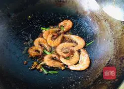 Illustration of braised prawns 4