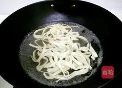 Illustration of how to make three shredded cold dishes 3