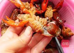 Illustration of how to make spicy crayfish 3