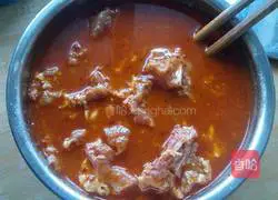 Illustration of how to make Sichuan style steamed pork ribs with rice flour 9