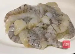 Illustration of how to make fried celery with shrimps 1