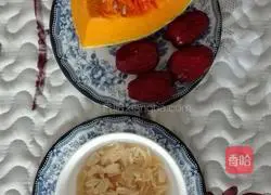 Illustration of how to make steamed pumpkin with lilies and red dates 1