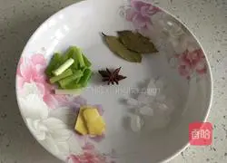 # Northeast# Pork Belly Stewed with Seaweed Buckle Recipe Illustration 3