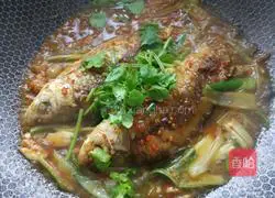 Illustration of how to make crucian carp with green onions 10
