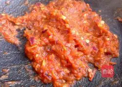 Illustration of making homemade pizza sauce 7