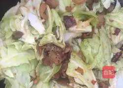 Illustration of how to make hand-shredded cabbage 11