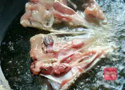 Illustration of braised fish head with chopped pepper 5