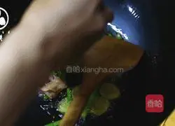 Illustration of how to make sea cucumber, beef and potatoes stew 3