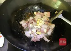 Hunan-style stir-fried pork belly recipe 4