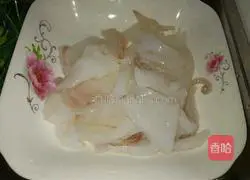 Illustration of how to make stir-fried squid with chives 1