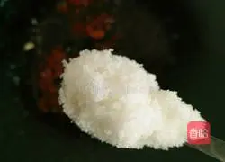 Illustration of how to make authentic Northeastern spicy shredded pork 8