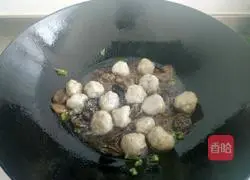 Illustration of how to make pine mushroom and mackerel balls 6