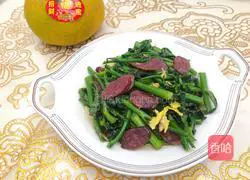 Illustration of how to stir-fry kale sprouts with sausage 8