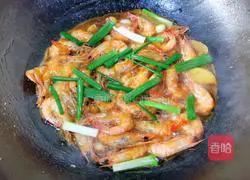 Braised shrimps in braised oil and fried shrimps in oil Illustration of how to make shrimp 5