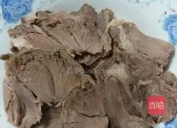 Illustration of how to make white cut beef tendon 5