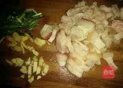 Twice-cooked pork with stir-fried green beans with four seasons Illustration of how to make beans 1