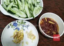 Illustration of how to make stir-fried beef with cucumber 1