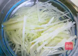 Illustration of how to make three shred salads 8