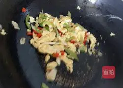 Illustration of how to make fried eggs with green onions 4