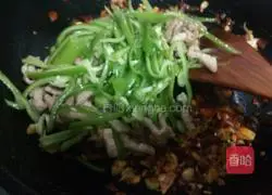 Illustration of how to make fish-flavored shredded pork (less meat version) 17