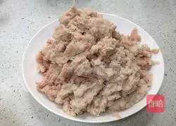 Illustration of how to dip fish balls in tomato sauce 5