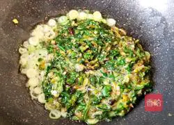 Illustration of how to make scrambled eggs with dandelions 8