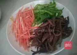 Illustration of how to make fish-flavored shredded pork 1