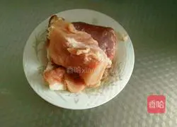 Illustration of how to make authentic Northeastern spicy shredded pork 1