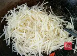 Illustration of how to make spicy and sour potato shreds 6