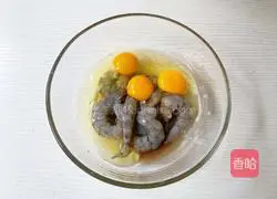 Illustration of how to make fried leeks with shrimps and eggs 3